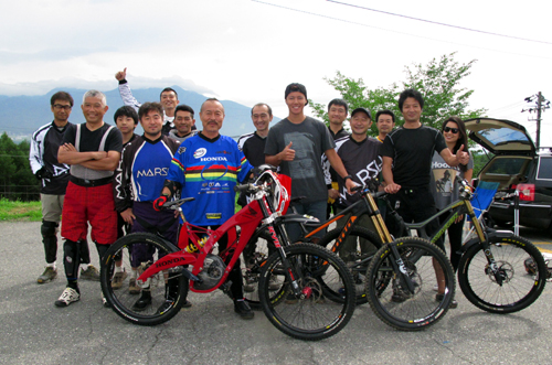 TNT / ダウンヒル・レーサー ダウンヒルでトレーニング: KAMIKAZE130